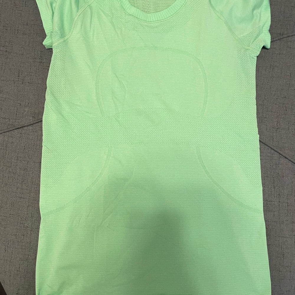 🍋Swiftly Tech Short Sleeve Crew🍋